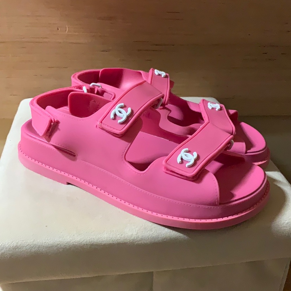 Dupe C*C strappy sandals